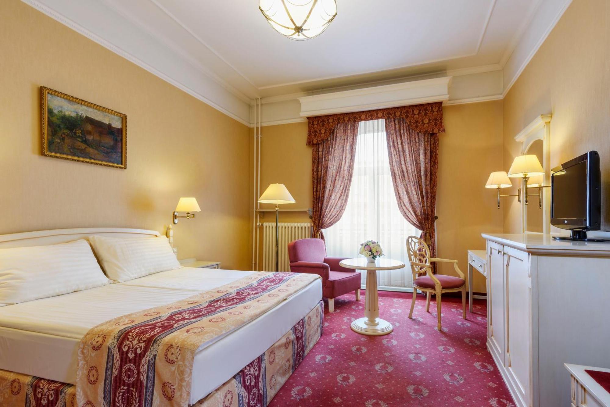 Classic Double Room,687698301:JPEG